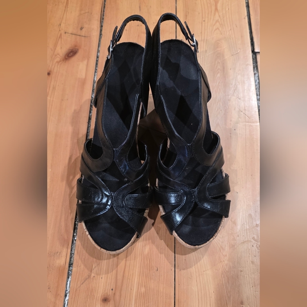 AEROSOLES Black Leather Strappy Open-Toe Wedge Sandals